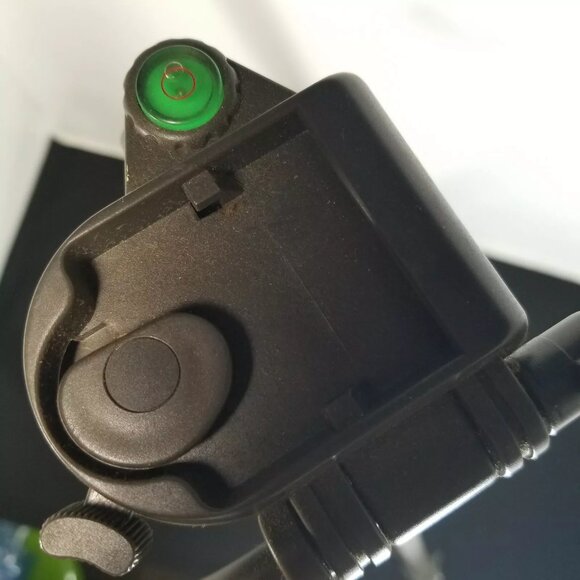 Radio Shack Camera Tripod RST-84V Photography - Pre-Owned - Picture 3 of 5